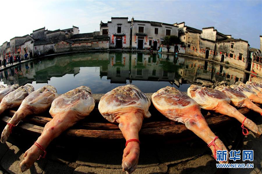李艺彤
