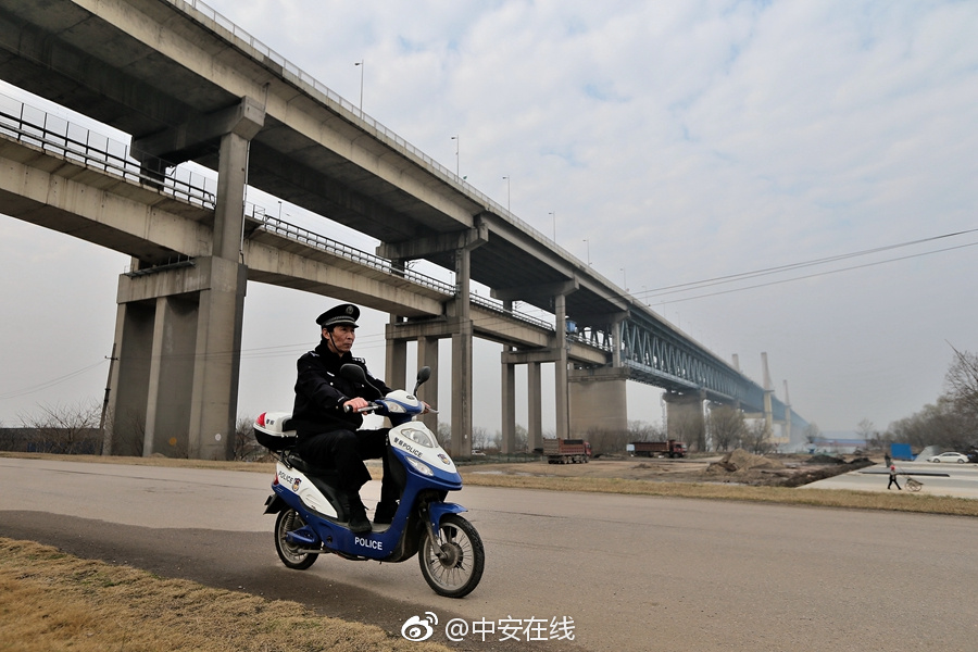 操逼操逼操逼