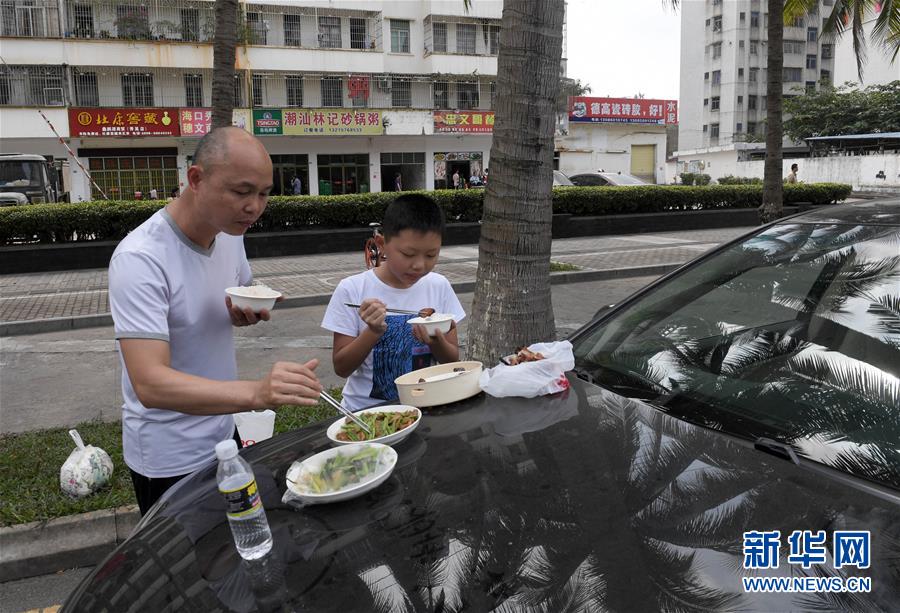公交上强摁做开腿呻吟