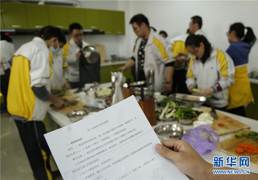 男女互操身射精裸体