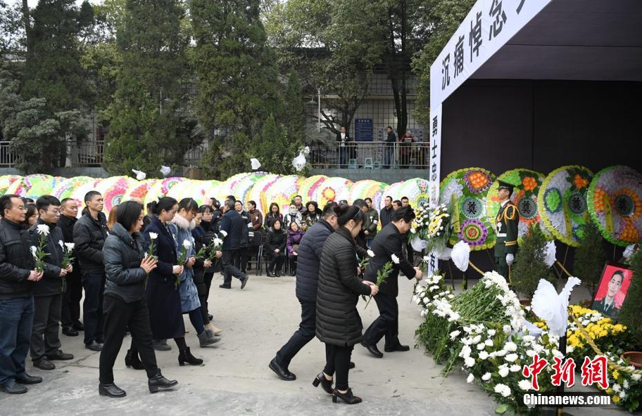 偷拍女生洗澡网站