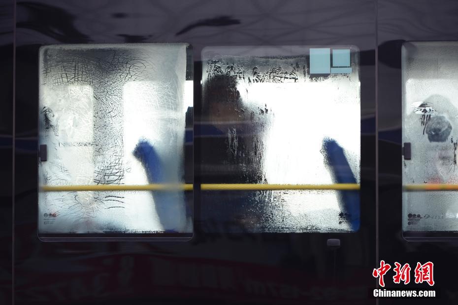 英语老师乖乖掀起裙子