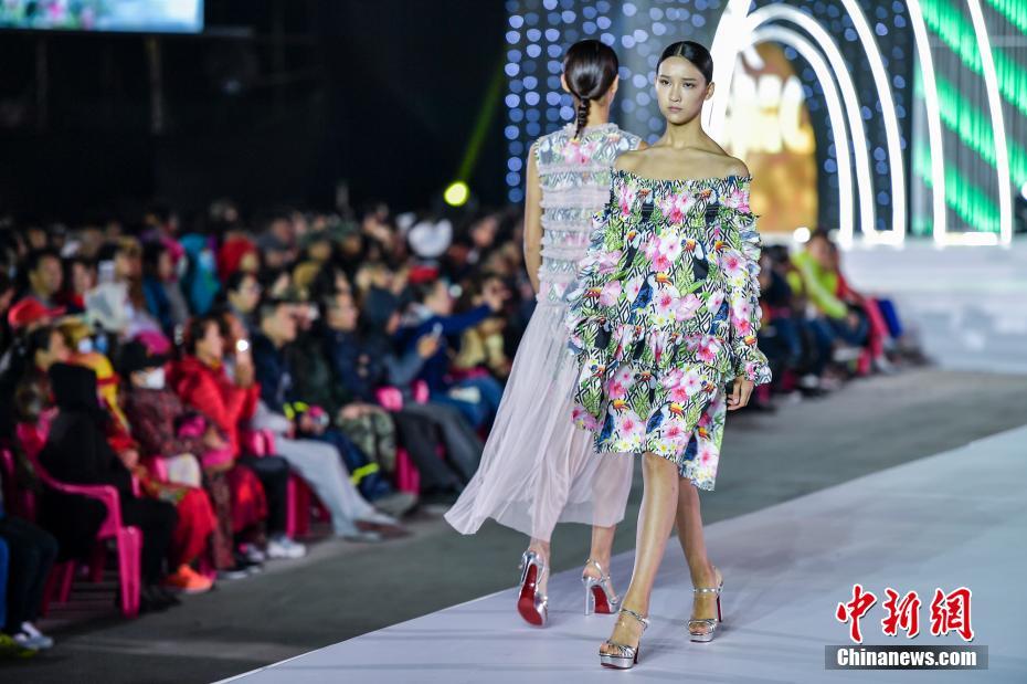 极品裸体秘 玩奶头美女动漫