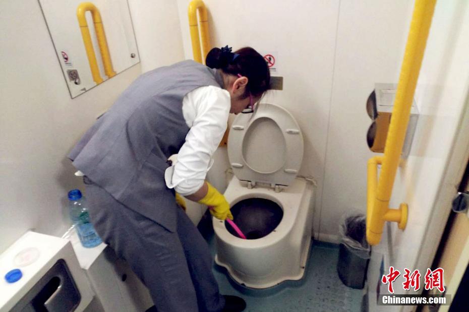 金瓶梅自摸奶子