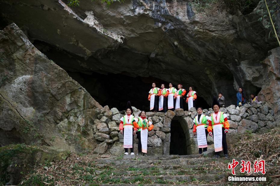 中国脏老太婆逼里射满精
