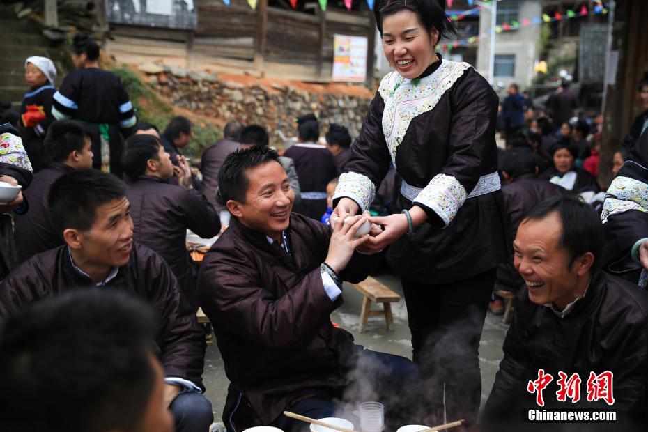 黑巨茎大战欧洲金发美女