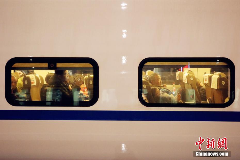 女奥特曼被 到爽羞羞动态