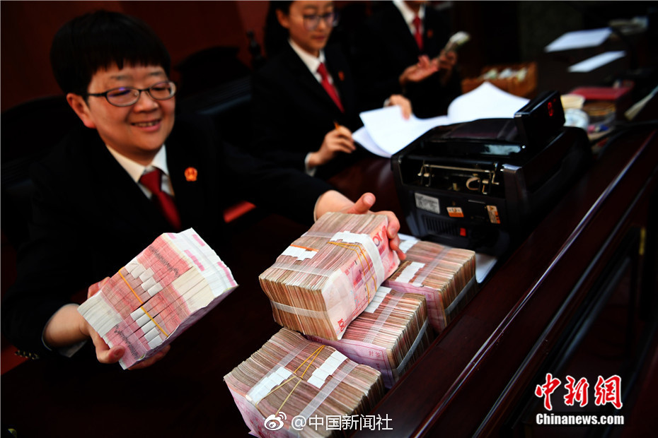 爸爸叫我cod妈妈小新外婆的故事