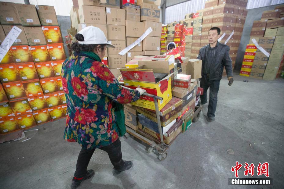 雷神将军被 吸乳羞羞小时