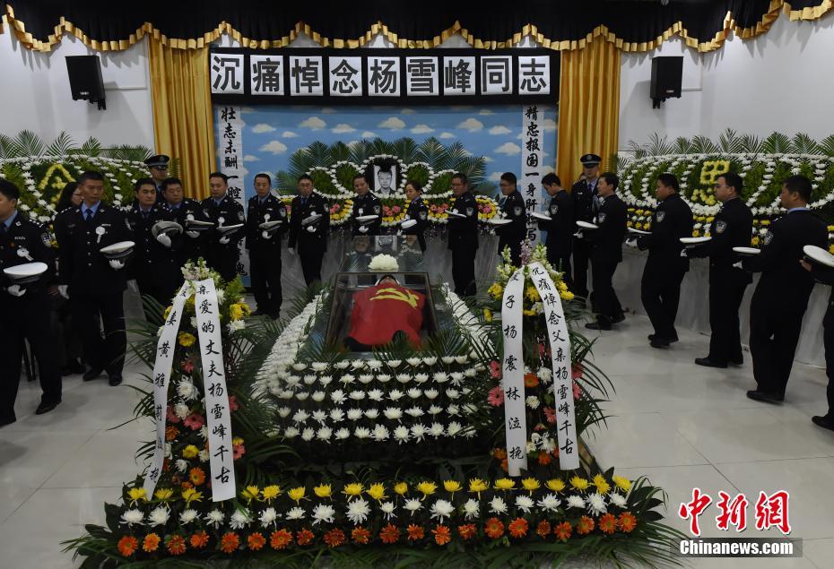 男人把ji大巴放进女人嘴图片