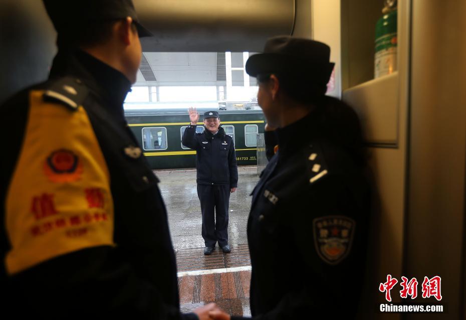 中国内的亲麻麻乱淫片