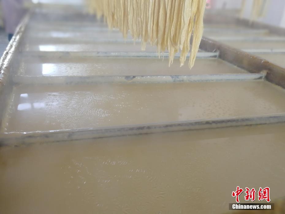 班长让我看她的 罩奶头
