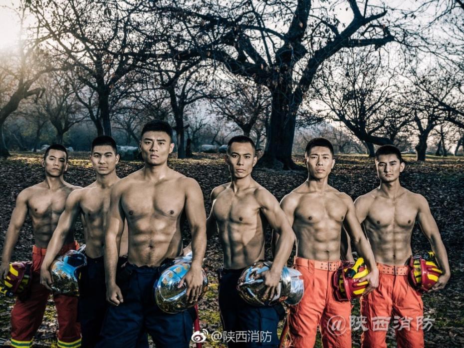 帅哥洗澡搞鸡偷拍