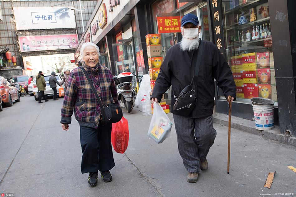 偷拍苗族人妻洗澡Hd