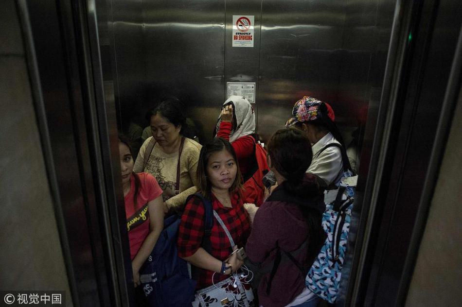 女警被黑人强伦轩