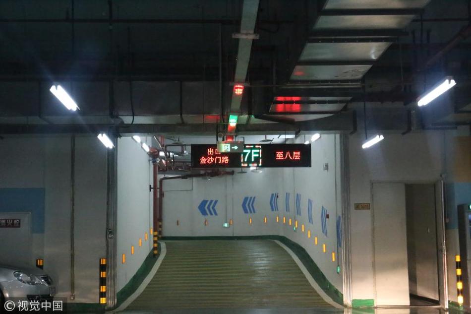 女性裸个精光  18给男生桶