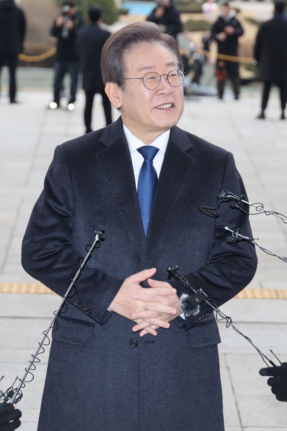 富婆乱伦片