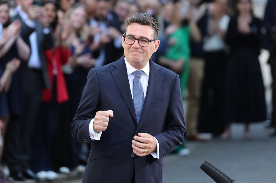 英国新首相伯纳姆发表就职演讲