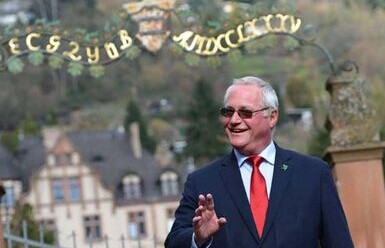 德国一市长醉酒后胡言乱语致议会会议中止(图)