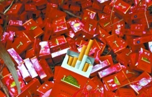成都小区居民楼现假烟存储窝点 6000条假烟被现场查获