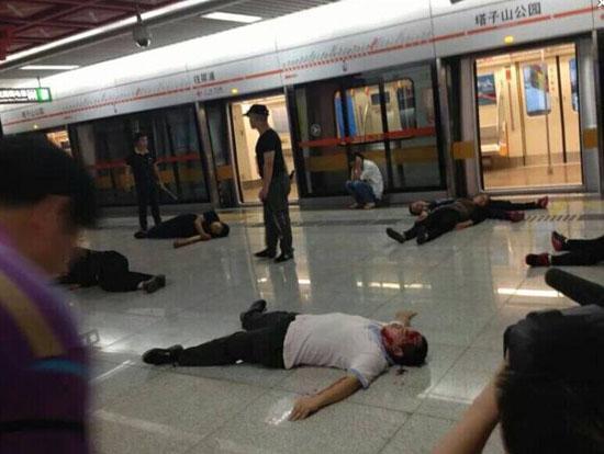 成都地铁站多人受伤图疯传 实为反暴恐演练