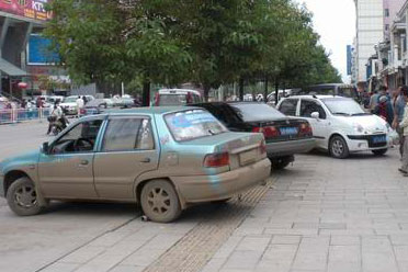 成都酒店外置免费停车广告 住客丢车后获赔近6万