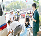 湖北5交警大隊接力救人