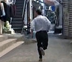六旬大伯狂追小偷千米