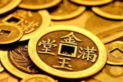 鱼塘挖到钱币引发全村哄抢 有人出动挖掘机