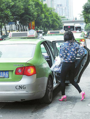 成都出租车随意上下客被处罚