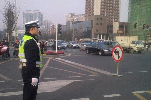 成都跳伞塔路口13日起施工 由西向东呈S型通行