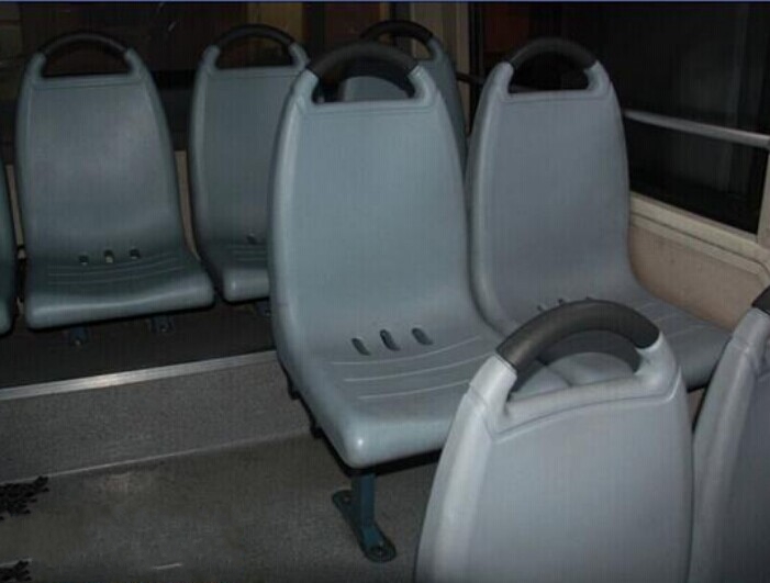 成都男公交车上倾洒腐蚀性液体 乘客纷纷冲下车