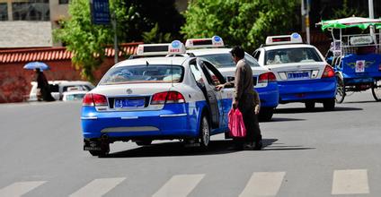 成都整治出租车随意上下客 4辆出租车被处罚