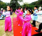 襄陽小學(xué)生穿漢服郊游學(xué)傳統(tǒng)禮儀
