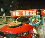 美女開豪車向學長求婚