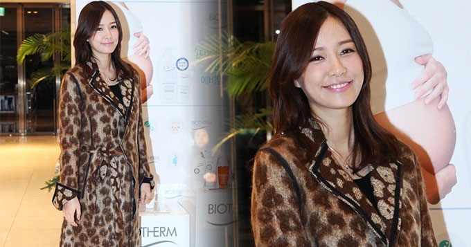 组图：权相佑爱妻怀孕8月 身材纤细小瘦脸