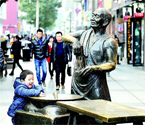 江漢路銅像鋼柵欄被拆