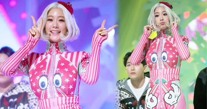 组图：性感女星Clara献唱 怪异造型抢风头