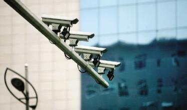 成都新开6套电子眼 专拍抢道汽车