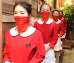 美女服務(wù)員紅紗遮面