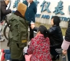 男子為前女友跪16小時(shí)