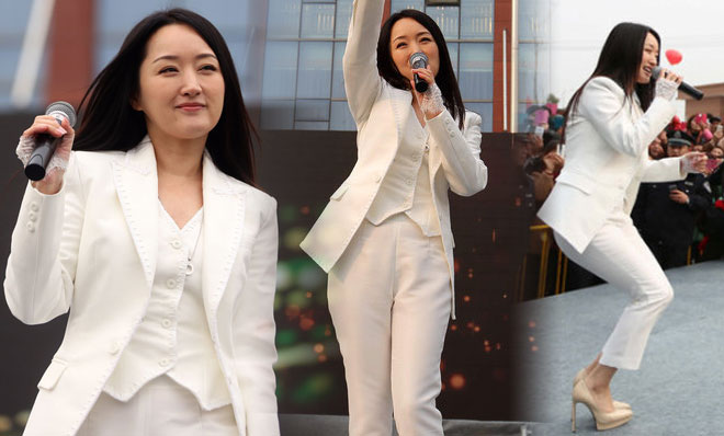 杨钰莹捞金获千人捧场 昔日玉女显发福