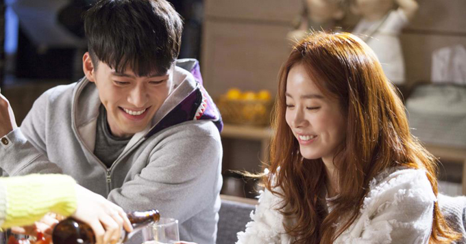 组图：《海德》玄彬韩志旼对饮 暧昧氛围引猜想