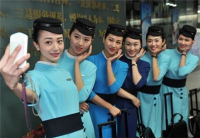 厦航空姐展示新一代制服 网友称美爆了