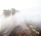 武汉被雾笼罩如海市蜃楼