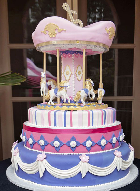 炫丽的旋转木马造型翻糖婚礼蛋糕|旋转木马|婚