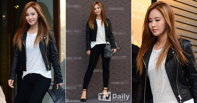 组图：少女时代Yuri白T恤有洞洞 隐露黑色内衣