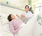 姑娘來漢乞討不幸摔傷
