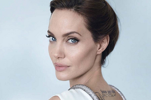 朱莉宣布手术切除卵巢