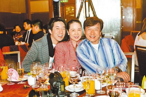 成龙出书自曝婚外情往事:曾想和林凤娇离婚